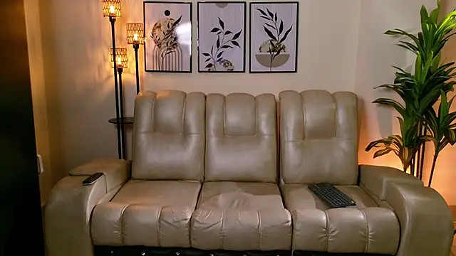 Snapshot of Violeta_Foxz chatting on 1, 11, 2025 Violeta Foxz online show from 1, 11, 2025