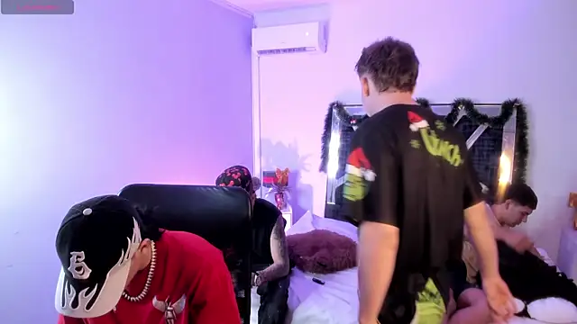 Snapshot of Handsomeboyss19 chatting on 16, 12, 2025 Handsomeboyss19 online show from 16, 12, 2025