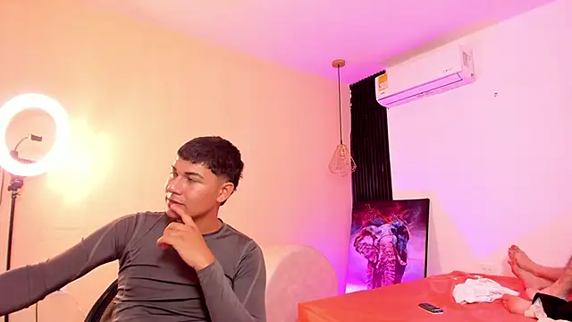 Snapshot of Handsomeboyss19 chatting on 3, 2, 2026 Handsomeboyss19 online show from 3, 2, 2026