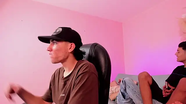 Snapshot of Handsomeboyss19 chatting on 4, 2, 2026 Handsomeboyss19 online show from 4, 2, 2026