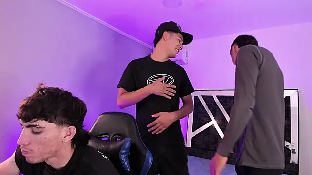 Snapshot of Handsomeboyss19 chatting on 6, 2, 2026 Handsomeboyss19 online show from 6, 2, 2026