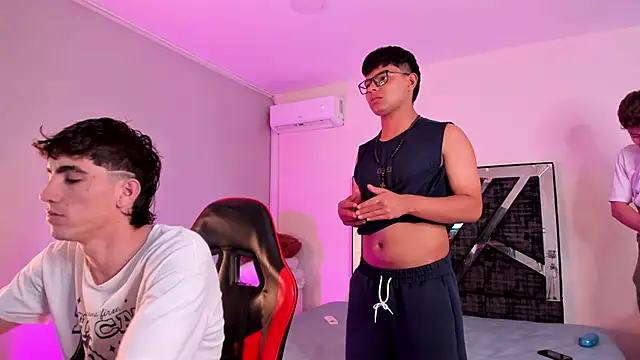 Snapshot of Handsomeboyss19 chatting on 21, 2, 2026 Handsomeboyss19 online show from 21, 2, 2026