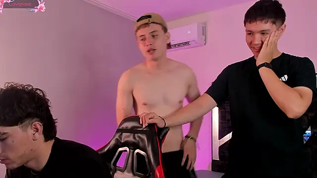 Snapshot of Handsomeboyss19 chatting on 14, 4, 2026 Handsomeboyss19 online show from 14, 4, 2026