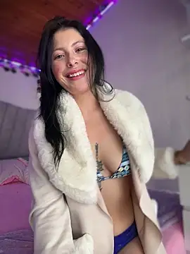 Mia salinass online show from 4, 4, 2026
