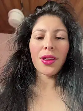Mia salinass online show from 29, 7, 2026