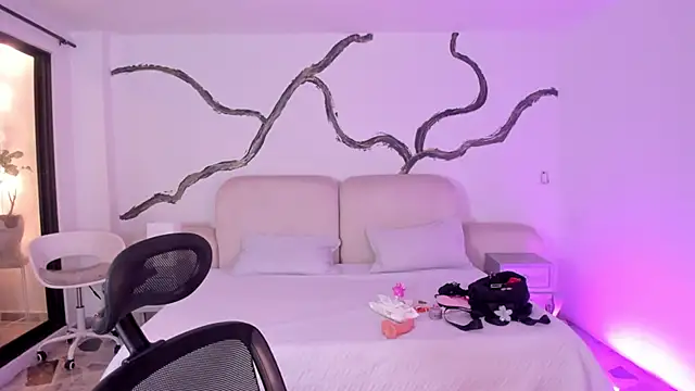 SarahCastro1  online show from 9, 9, 2025