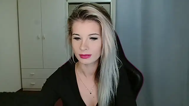 KristineGlow online show from 3, 12, 2025