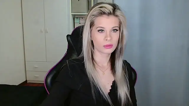 KristineGlow online show from 3, 3, 2026