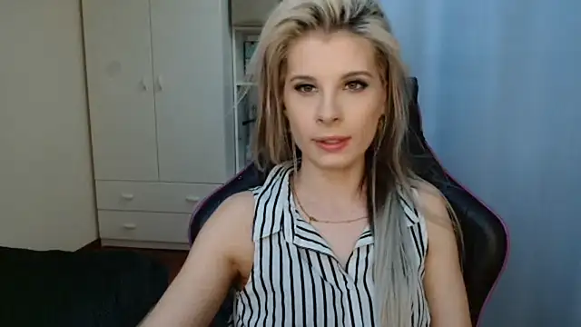 KristineGlow online show from 3, 5, 2026