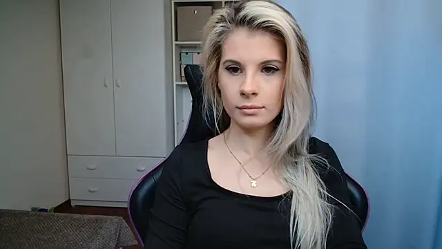 Snapshot of KristineGlow chatting on 20, 5, 2026 KristineGlow online show from 20, 5, 2026