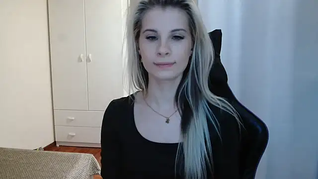 Snapshot of KristineGlow chatting on 20, 5, 2026 KristineGlow online show from 20, 5, 2026