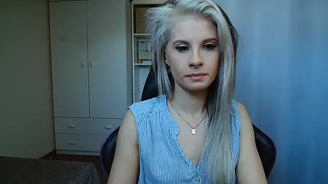Snapshot of KristineGlow chatting on 22, 5, 2026 KristineGlow online show from 22, 5, 2026