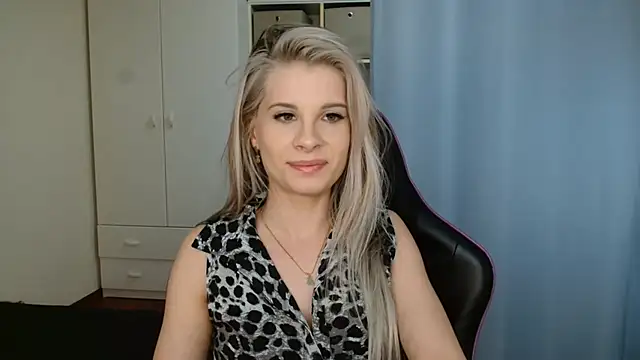 Snapshot of KristineGlow chatting on 1, 6, 2026 KristineGlow online show from 1, 6, 2026