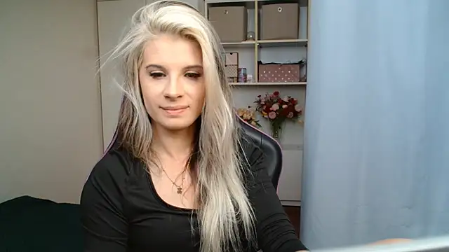 KristineGlow online show from 22, 7, 2026