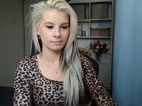 KristineGlow online show from 23, 7, 2026