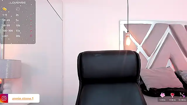 Snapshot of AnniEsstone chatting on 28, 11, 2025 AnniEsstone online show from 28, 11, 2025