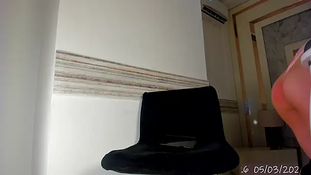 Ariel Versace online show from 5, 3, 2026