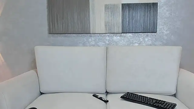 Lucia jane online show from 4, 6, 2026