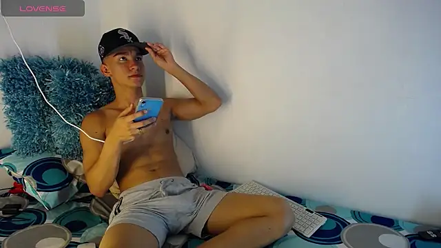 Snapshot of babyandy_x chatting on 22, 9, 2025 babyandy x online show from 22, 9, 2025