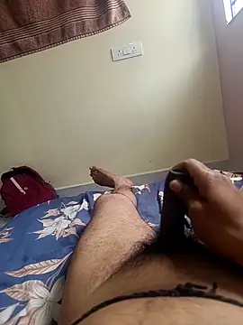 Snapshot of bobby3374 chatting on 11, 10, 2025 bobby3374 online show from 11, 10, 2025