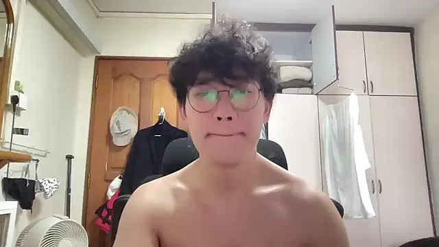 Passionatetwink2 online show from 5, 3, 2026