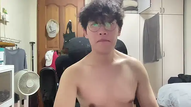 Passionatetwink2 online show from 13, 3, 2026