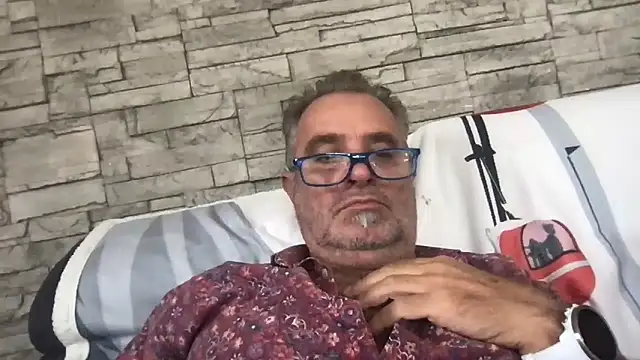 Snapshot of htreshot73 chatting on 9, 10, 2025 htreshot73 online show from 9, 10, 2025