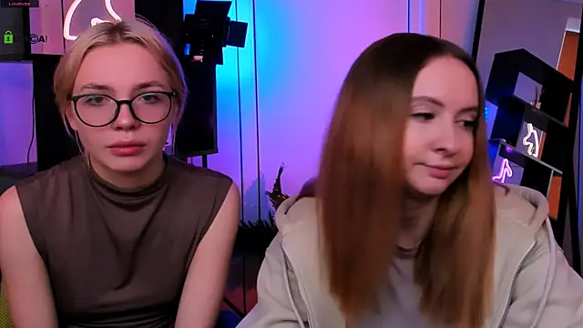 mila glow1 online show from 18, 11, 2025