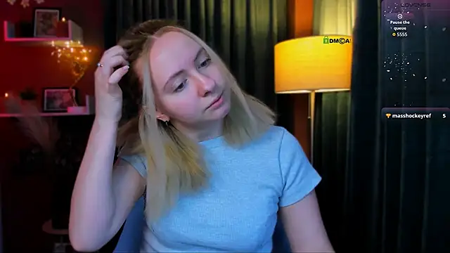 mila glow1 online show from 20, 4, 2026