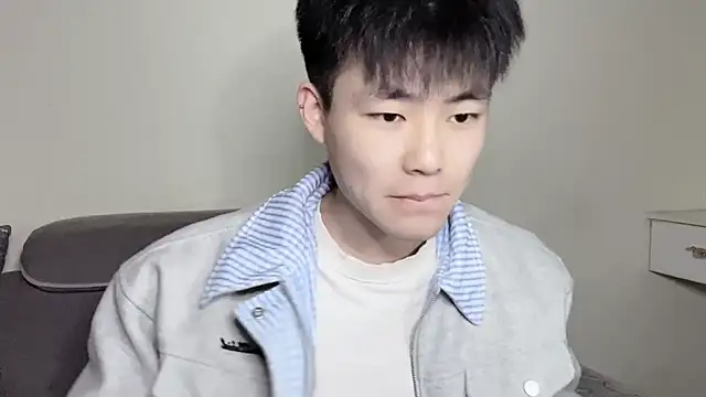 Snapshot of xiaoyang5200 chatting on 12, 11, 2025 xiaoyang5200 online show from 12, 11, 2025