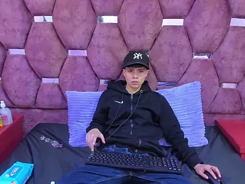 Snapshot of Bruno_Cruzz chatting on 14, 10, 2025 Bruno Cruzz online show from 14, 10, 2025