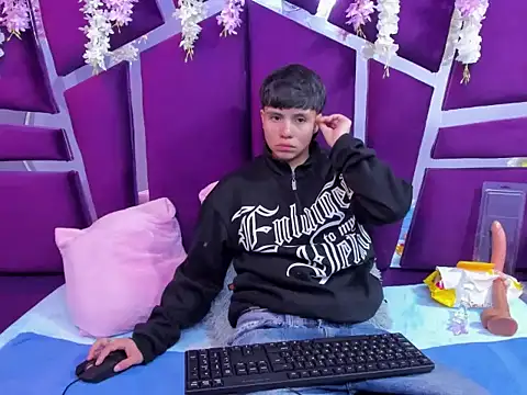 Snapshot of Bruno_Cruzz chatting on 23, 11, 2025 Bruno Cruzz online show from 23, 11, 2025