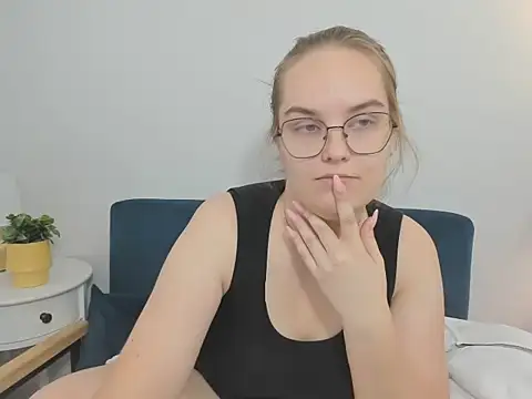 Snapshot of AliceCrazy69 chatting on 16, 11, 2025 AliceCrazy69 online show from 16, 11, 2025