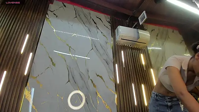 VictoriaDuart online show from 4, 3, 2026