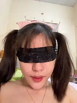 Snapshot of ZinzinLy chatting on 6, 10, 2025 ZinzinLy online show from 6, 10, 2025