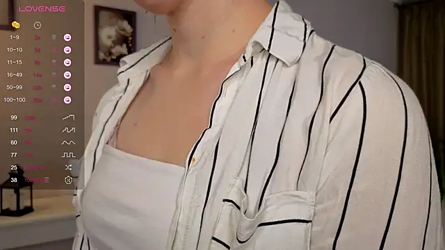 Snapshot of JuliannaWenger chatting on 14, 9, 2025 JuliannaWenger online show from 14, 9, 2025