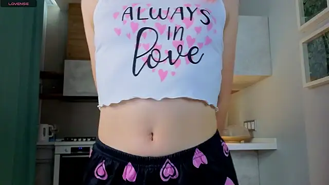 Snapshot of JuliannaWenger chatting on 21, 10, 2025 JuliannaWenger online show from 21, 10, 2025