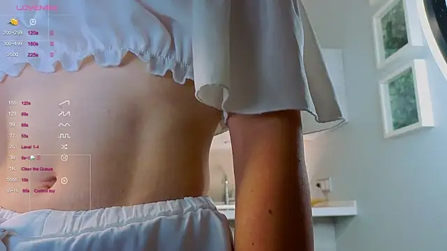 Snapshot of JuliannaWenger chatting on 22, 10, 2025 JuliannaWenger online show from 22, 10, 2025