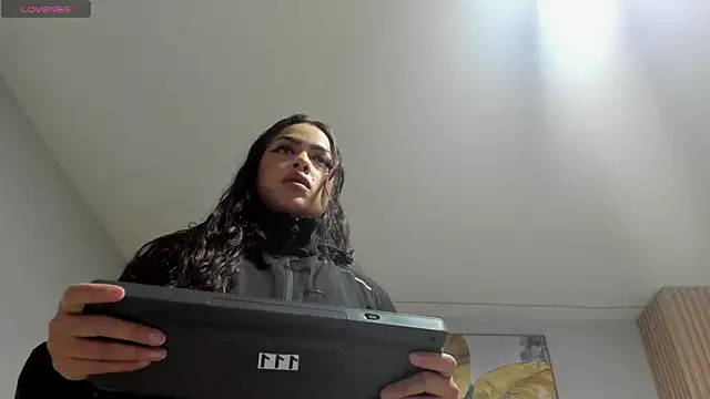 Mila Hank  online show from 17, 4, 2026