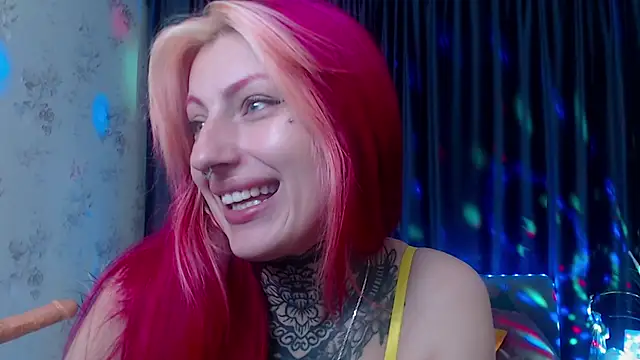 Snapshot of Nina_Blum_ chatting on 27, 10, 2025 Nina Blum online show from 27, 10, 2025