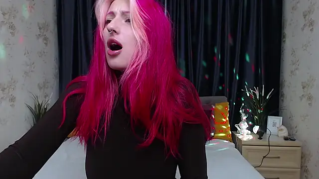 Snapshot of Nina_Blum_ chatting on 6, 11, 2025 Nina Blum online show from 6, 11, 2025