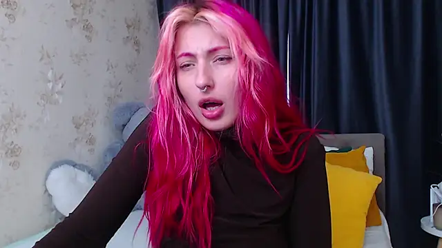 Snapshot of Nina_Blum_ chatting on 14, 11, 2025 Nina Blum online show from 14, 11, 2025