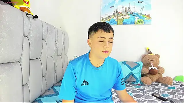 Snapshot of christopher_Hot chatting on 6, 2, 2026 christopher Hot online show from 6, 2, 2026