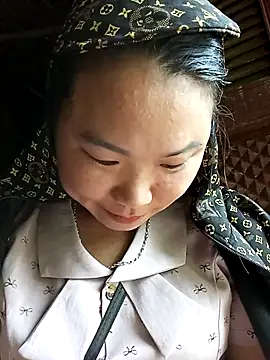 Snapshot of may-squirl chatting on 20, 10, 2025 may-squirl online show from 20, 10, 2025