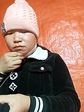 Snapshot of may-squirl chatting on 25, 10, 2025 may-squirl online show from 25, 10, 2025