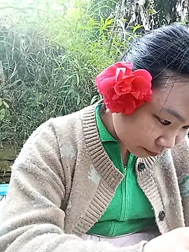 Snapshot of may-squirl chatting on 31, 10, 2025 may-squirl online show from 31, 10, 2025