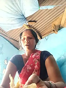 Jooli xx online show from 24, 4, 2026