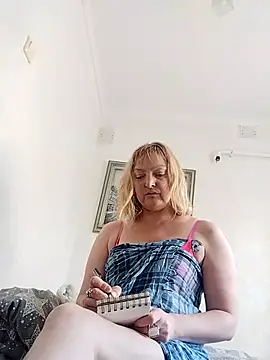 Snapshot of LiluLiluLilu chatting on 13, 9, 2025 LiluLiluLilu online show from 13, 9, 2025