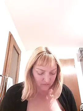 Snapshot of LiluLiluLilu chatting on 27, 9, 2025 LiluLiluLilu online show from 27, 9, 2025