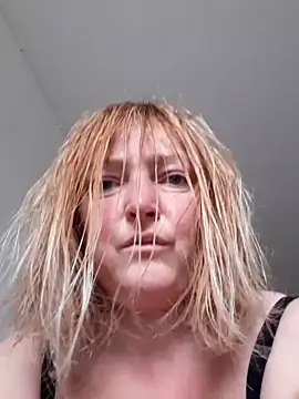 Snapshot of LiluLiluLilu chatting on 13, 10, 2025 LiluLiluLilu online show from 13, 10, 2025